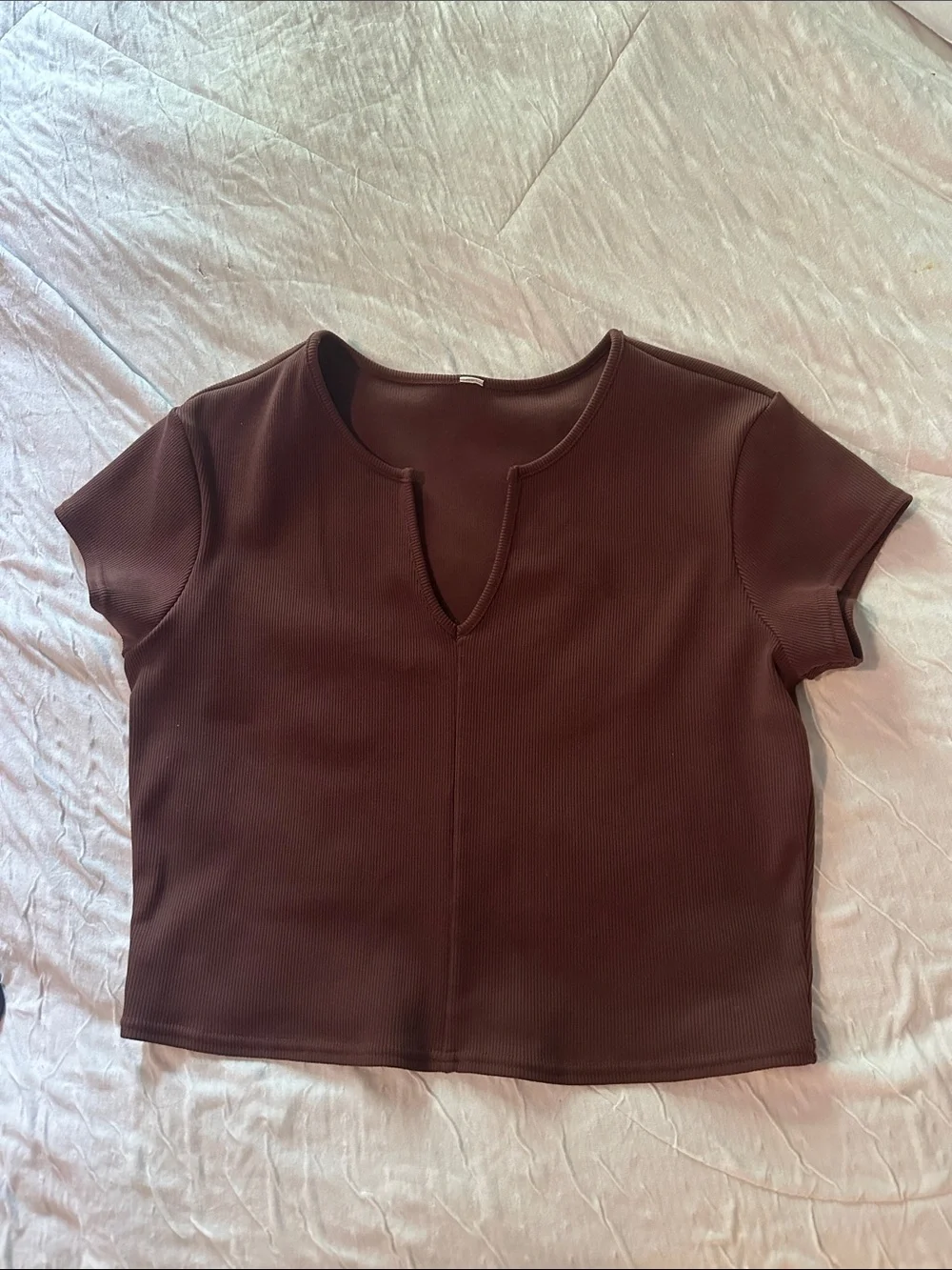Alo Crop Women's Brown Short Sleeve Notch-Neck Top Large